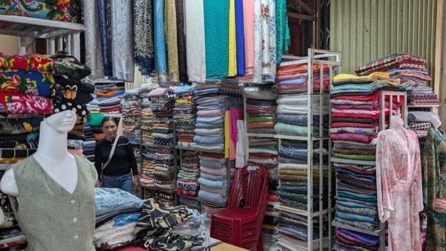 Thy Nguyen 05 Tailor Inside Hoi An fabric market