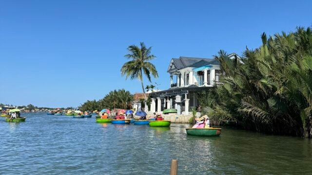 hangcoconut Basket Boat Tour