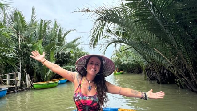 hangcoconut Basket Boat Tour