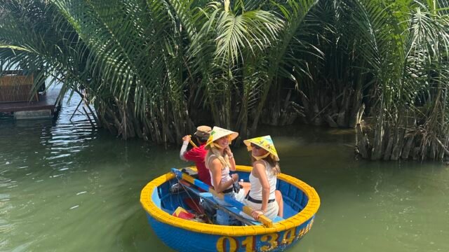 Shiva Restaurant & Coconut Basket Boat Tour