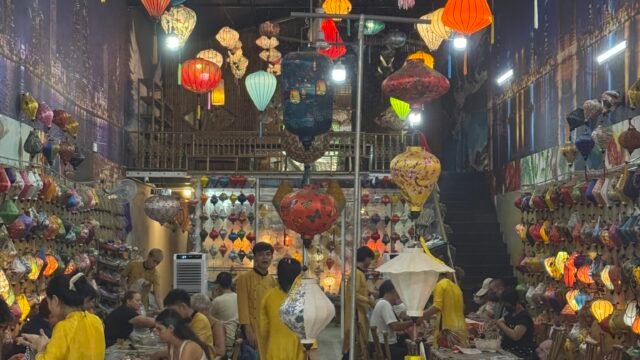 Tieng Vong Pho Lantern workshop