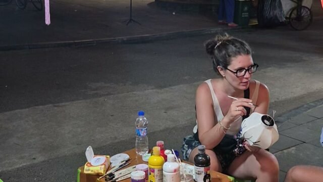 Thuy lantern making class