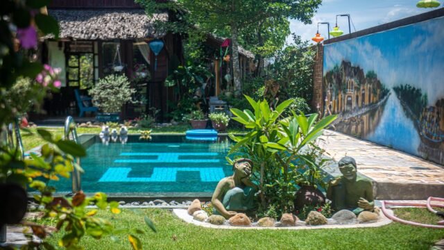 Am Vegetarian & Hideaway