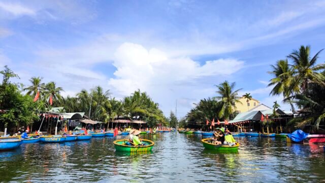 Làng Dừa Xanh Coconut Basket Boat Tour