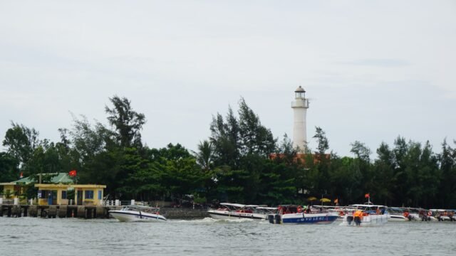 Làng Dừa Xanh Coconut Basket Boat Tour