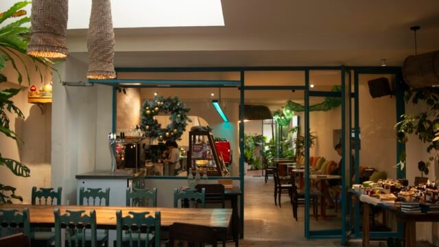 Alma Tropical Coffee & Brunch