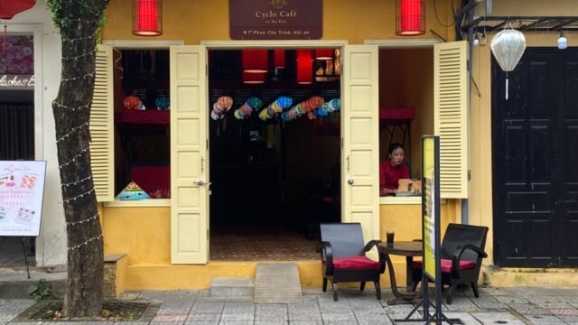Cyclo Café et Áo Dài