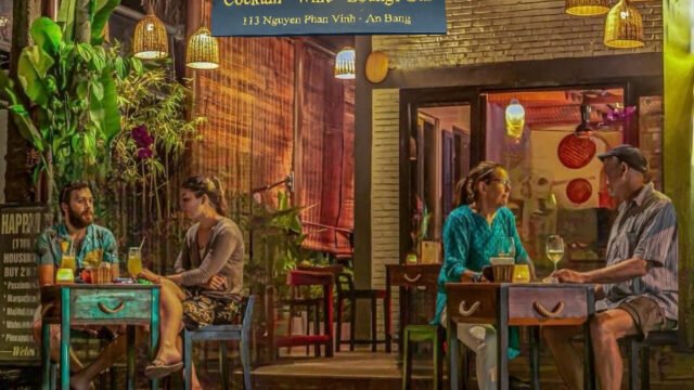 Double Cat Bar Hoi An