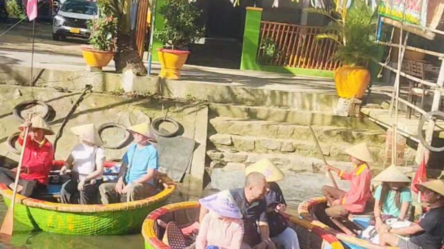 SUN COCONUT BASKET BOAT . RESTAURANT and COFFEE