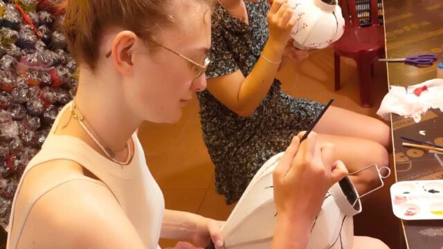 Hoa Mai lantern working 2