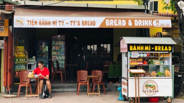 Tiệm Bánh mì Ty
