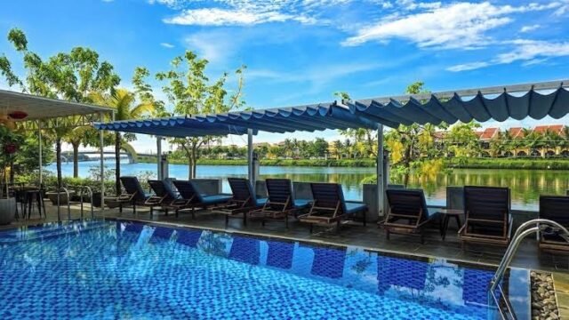 Riverside White House Hotel