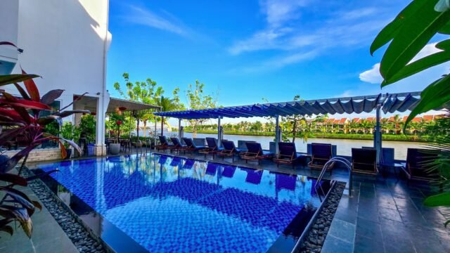 Riverside White House Hotel