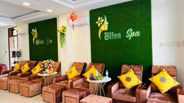 Bliss spa Hoi An massage & shampoo, nail & wax