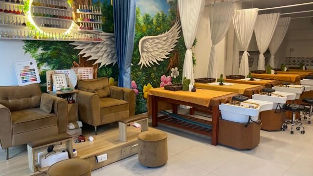 Bliss spa Hoi An massage & shampoo, nail & wax