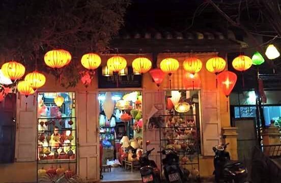 Long Vy Souvenir Shop