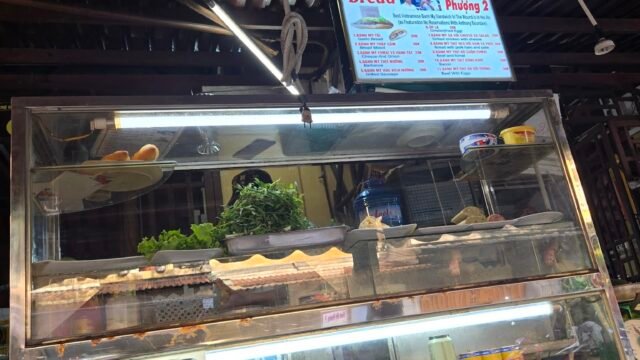 Bánh Mì Phượng 2