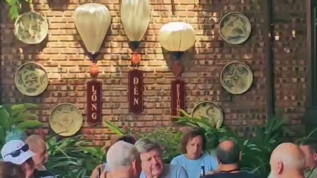 “Lồng Đèn” Restaurant