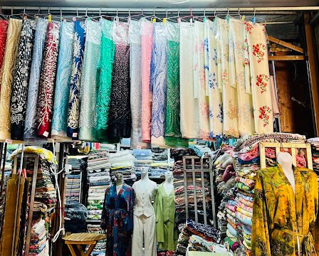 Thy Nguyen 05 Tailor Inside Hoi An fabric market