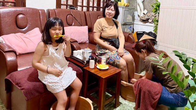 Lá Dứa Spa & Nails (판단잎 마사지) (Pandan Leaf Spa)