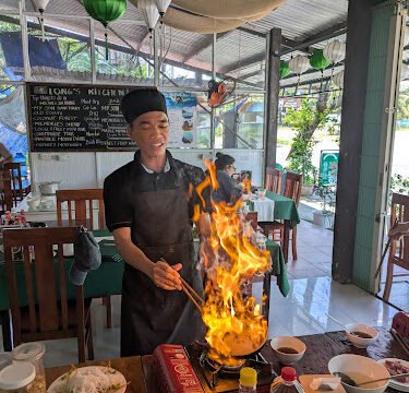 Long's Kitchen Restaurant & Cooking Class