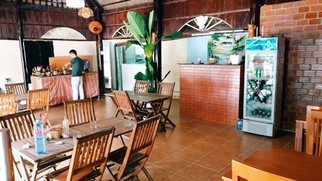 Vietnamese Chopsticks - Dua Viet Restaurant