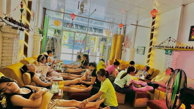 Hot Stone Spa & Nails (핫스톤 스파 & 네일) (热石水疗和美甲)