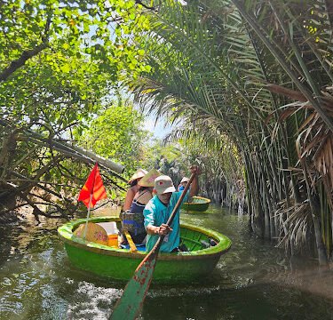 Coconut Basket Boat Tour with Cuong