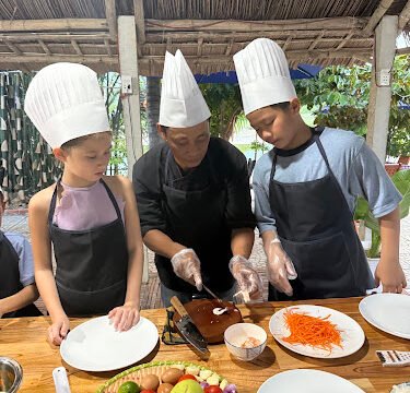 COCONUT BOAT TRAVEL Restaurant & Cooking Class