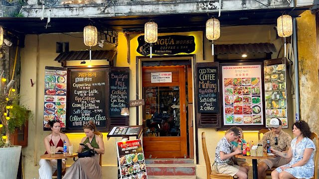 Ngua Horse Coffee & Restaurants ( Air conditioner )