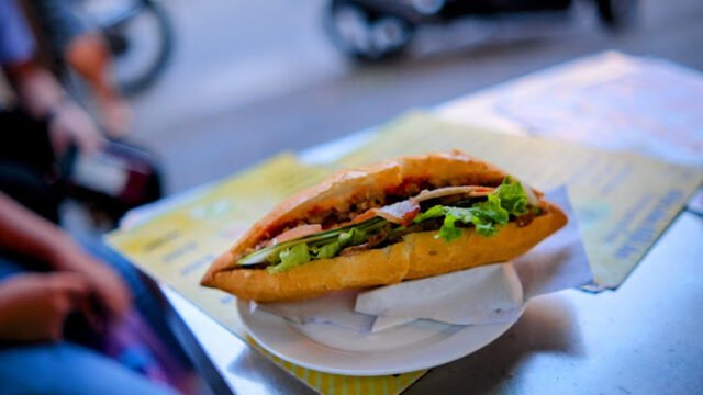 Bánh Mì Phượng 2