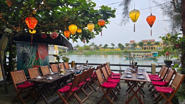 Pho Xua riverside
