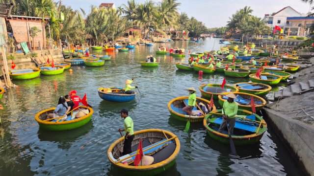 hangcoconut Basket Boat Tour