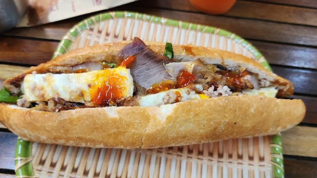 Bánh Mì Sum