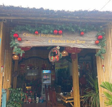 Coconut Restaurent & Basket Boat Tour