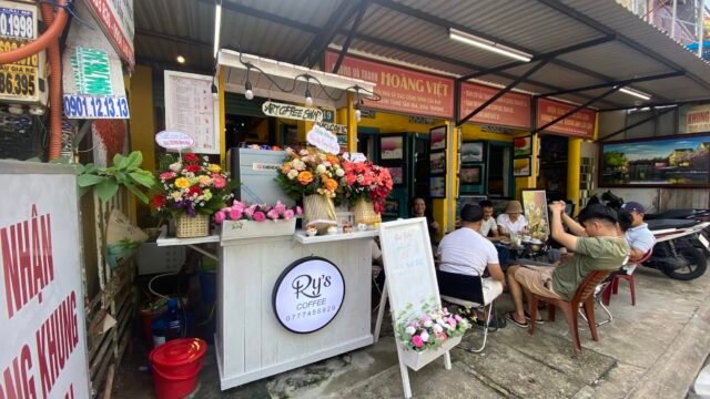 Ry’s Coffee & Art Gallery