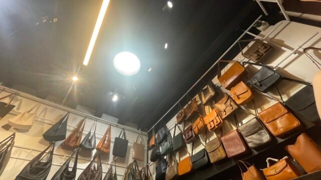 RED BERRIES Leather Store