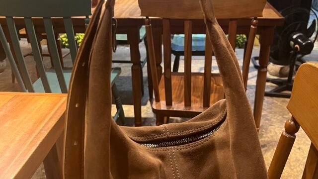 RED BERRIES Leather Store